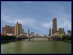 Haizhu district (right), Jiefang Bridge and Yuexiu district (left) seen from Haizhu Bridge, a bridge across the Pearl River.